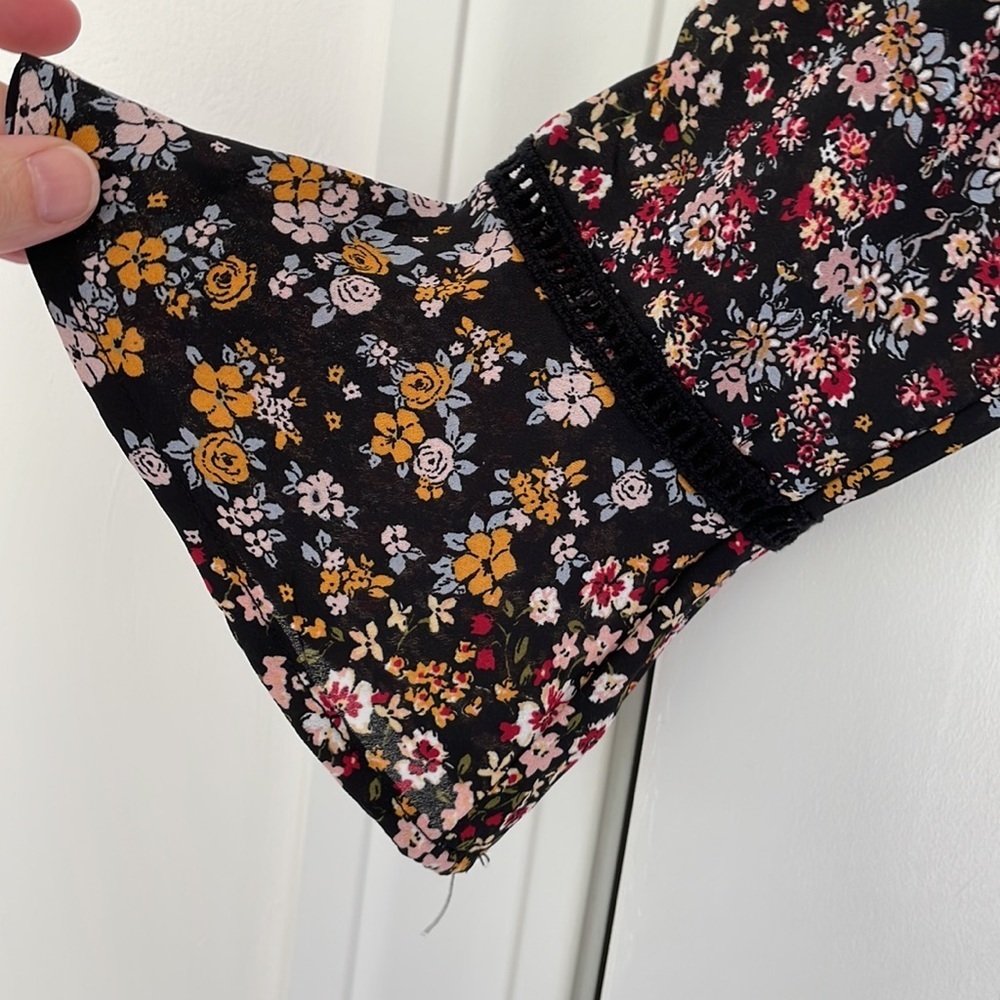 LILY WHITE shirt size M black floral longsleeve boho peasant cottagecore - Picture 4 of 7